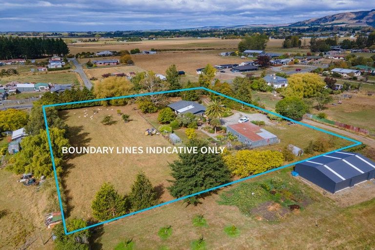 Photo of property in 72 Timaru Road, Waimate, 7924