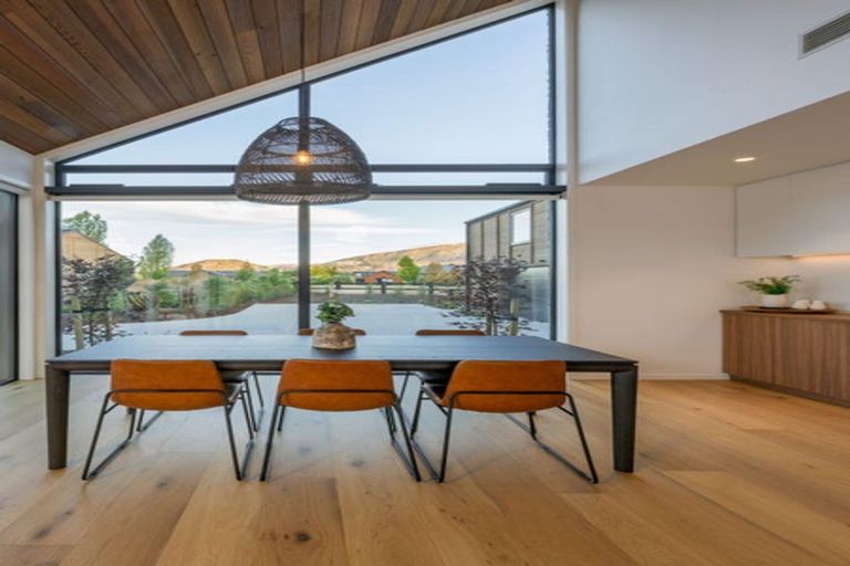 Photo of property in 16 Mccaw Mews, Wanaka, 9305