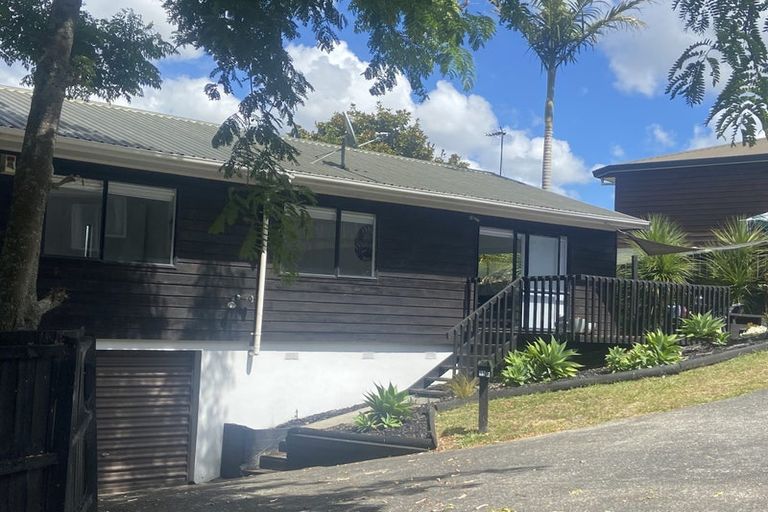 Photo of property in 2/15 Valecrest Place, Bayview, Auckland, 0629