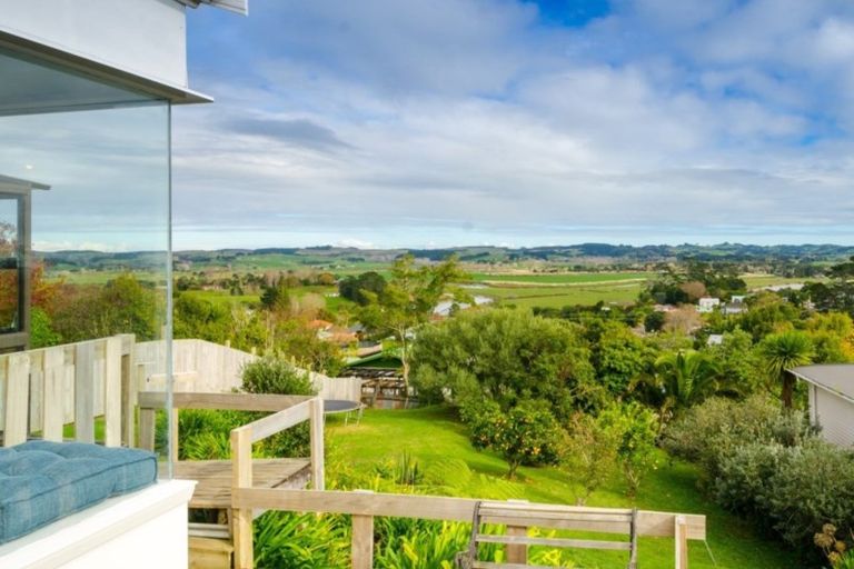 Photo of property in 69 Garfield Road, Helensville, 0800