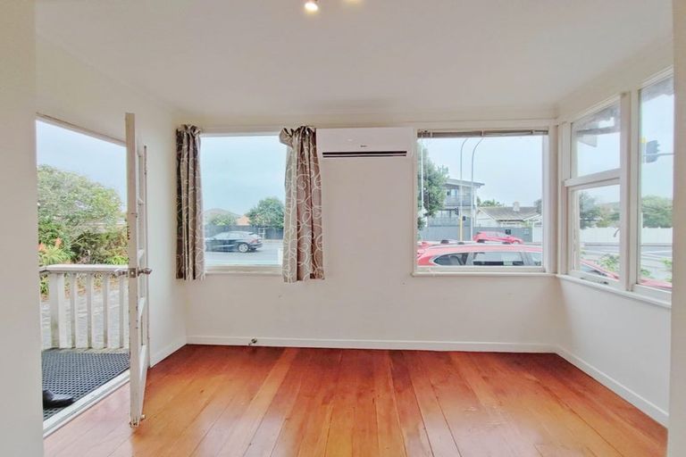 Photo of property in 352 Lake Road, Takapuna, Auckland, 0622