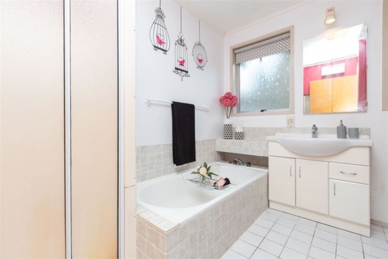 Photo of property in 15b Taylor Terrace, St Andrews, Hamilton, 3200