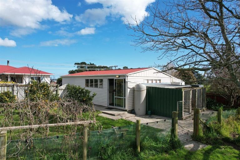 Photo of property in 286 Kawiu Road, Levin, 5510