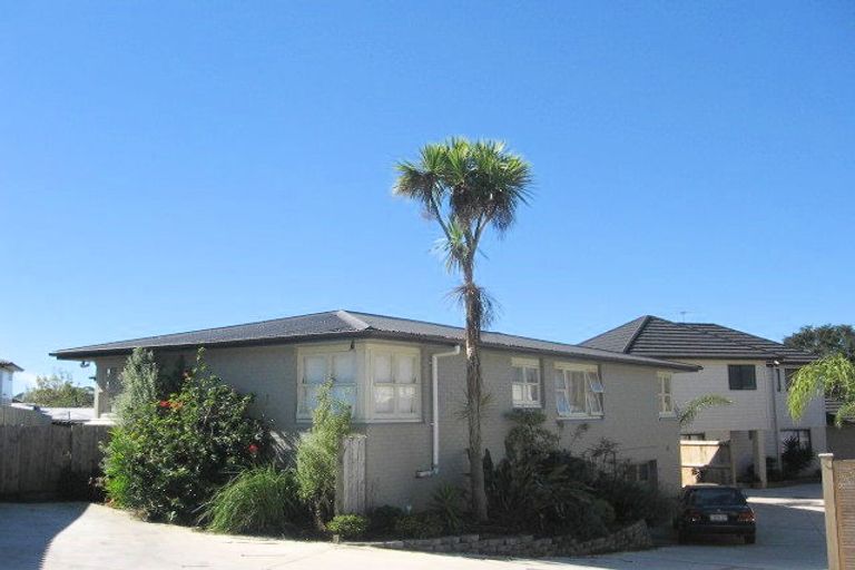 Photo of property in 16 Penruddocke Road, Half Moon Bay, Auckland, 2012