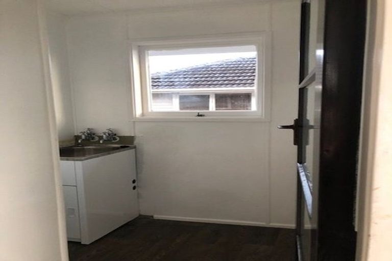 Photo of property in 44 Gossamer Drive, Pakuranga Heights, Auckland, 2010