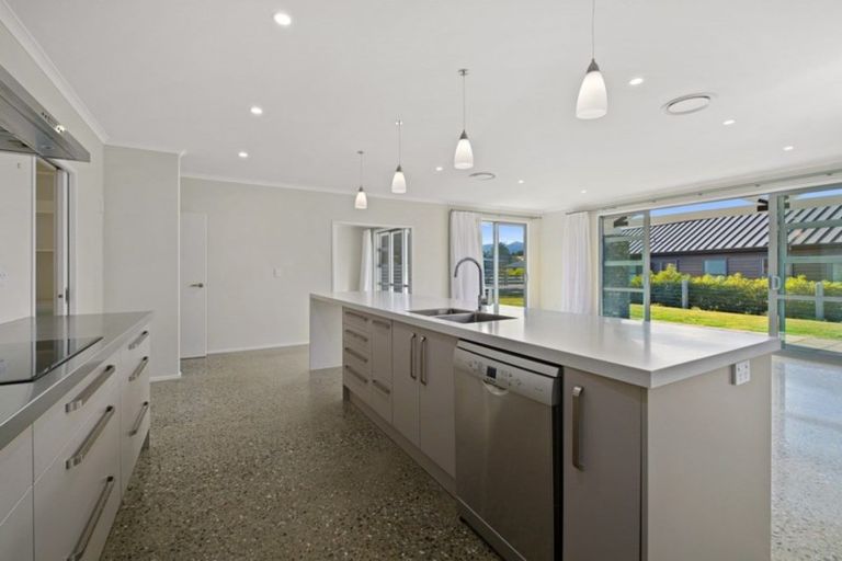 Photo of property in 4 Avalanche Place, Wanaka, 9305