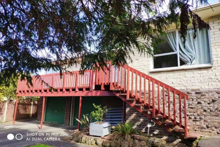 Photo of property in 27 Fitzwater Place, Henderson, Auckland, 0612