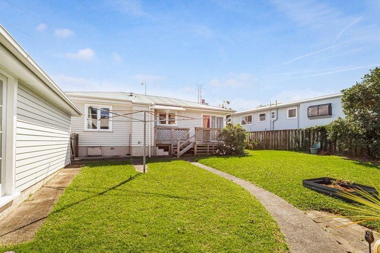 Photo of property in 255 Te Atatu Road, Te Atatu South, Auckland, 0610