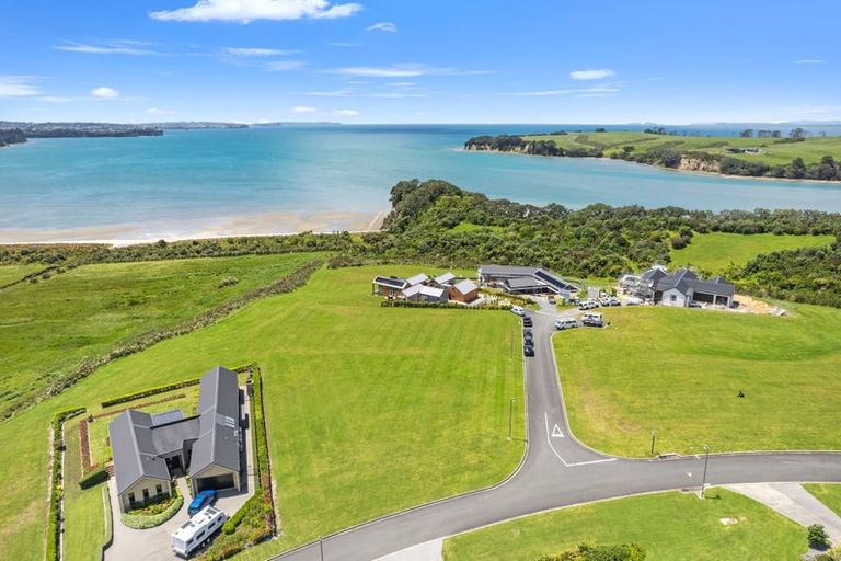 Photo of property in 1 Takahuri Place, Okura Bush, Silverdale, 0794