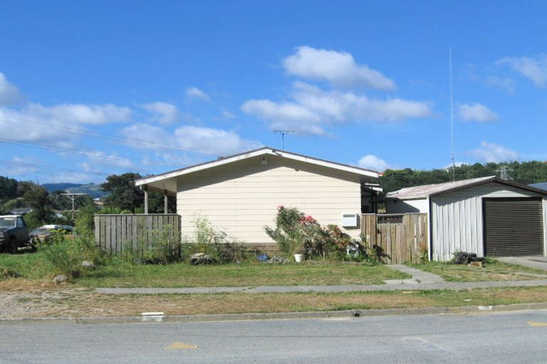 Photo of property in 100 Gillespies Road, Birchville, Upper Hutt, 5018