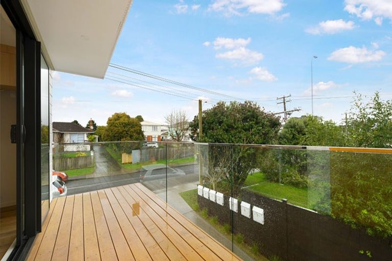 Photo of property in 2/30 Woodford Avenue, Henderson, Auckland, 0610