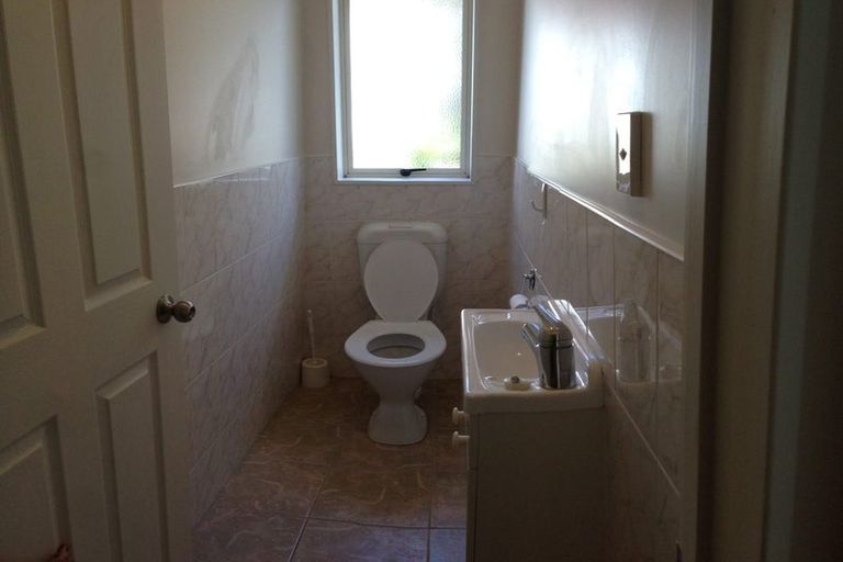 Photo of property in 147a Edmonton Road, Te Atatu South, Auckland, 0610