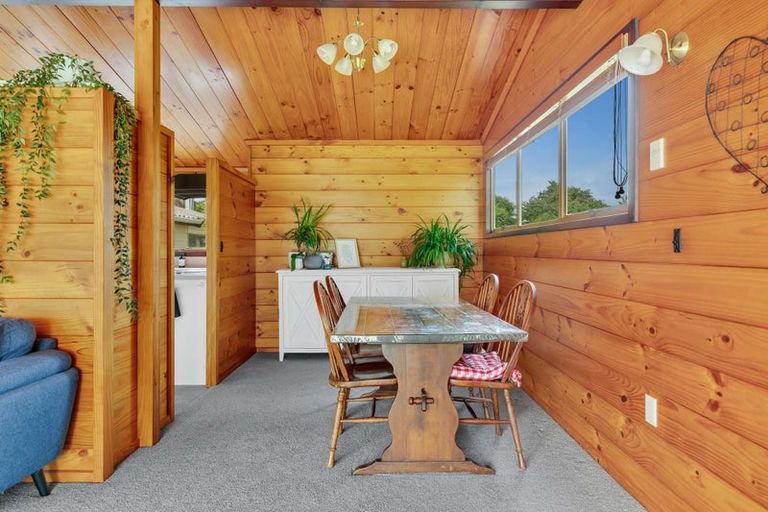 Photo of property in 1 Tupara Crescent, Kawaha Point, Rotorua, 3010