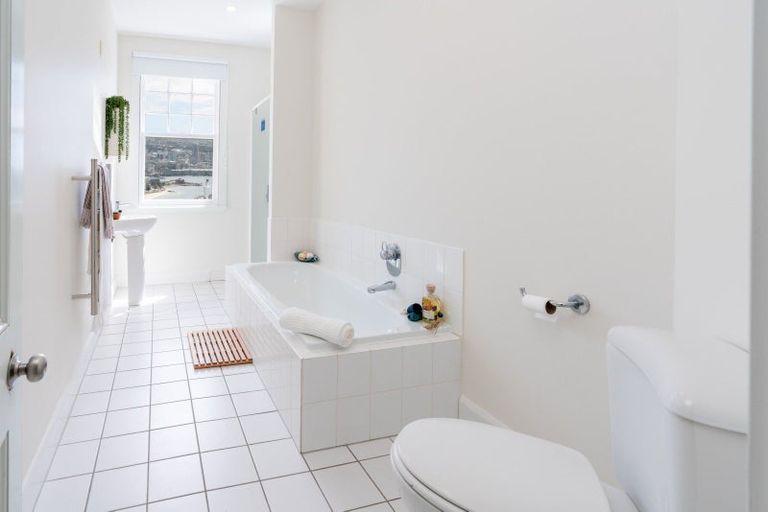 Photo of property in 50 The Crescent, Roseneath, Wellington, 6011