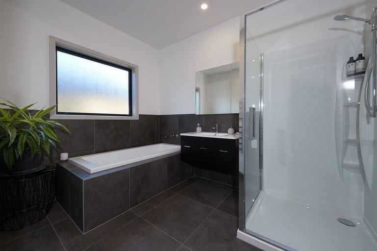 Photo of property in 2 Harrison Close, Cambridge, 3434