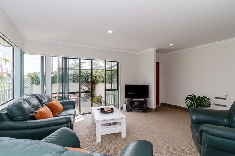 Photo of property in 1/2 Spriggs Crescent, Greenmeadows, Napier, 4112