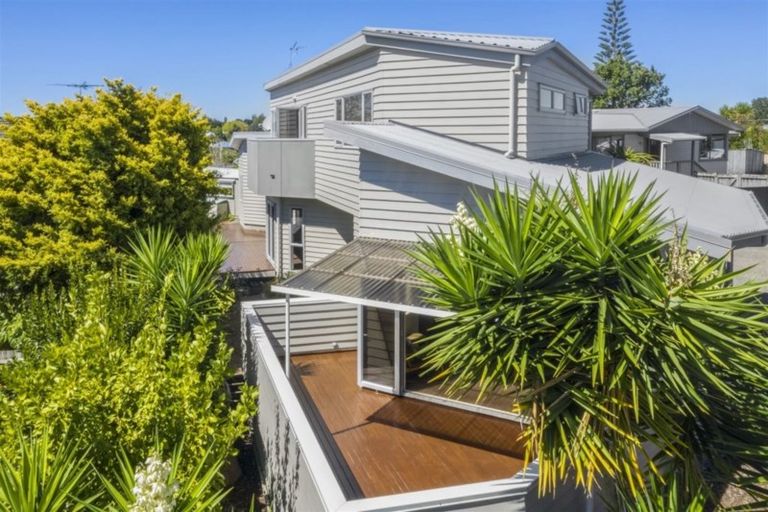 Photo of property in 7a Justin Place, Te Atatu Peninsula, Auckland, 0610