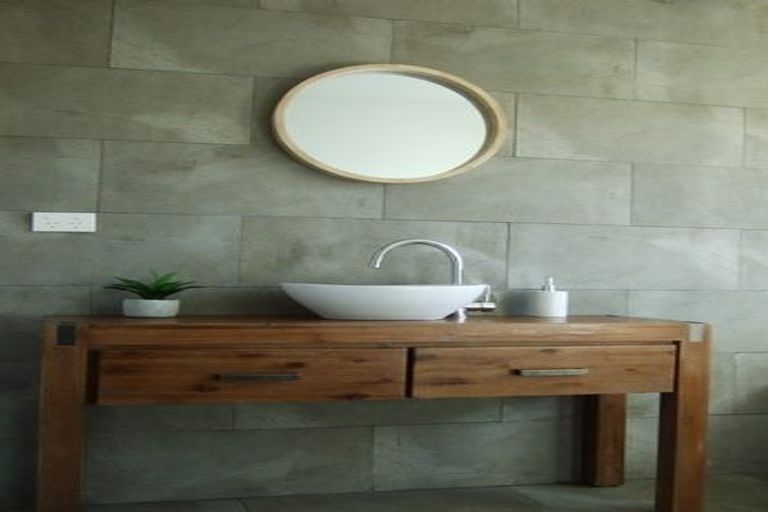 Photo of property in 28 Wrights Road, Raglan, 3295