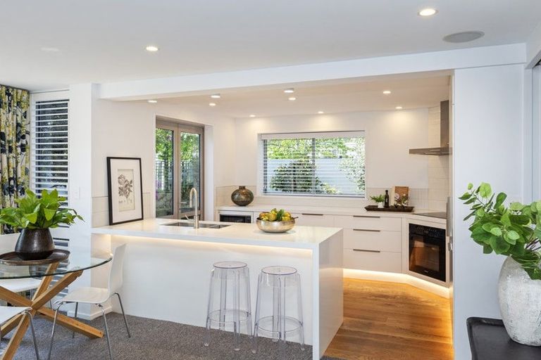 Photo of property in 17 Helmores Lane, Merivale, Christchurch, 8014