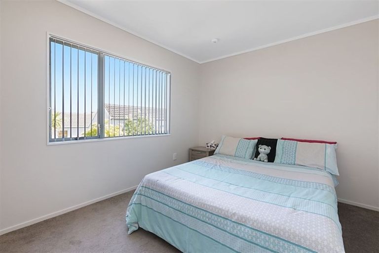 Photo of property in 21 Stephen Avenue, Henderson, Auckland, 0610