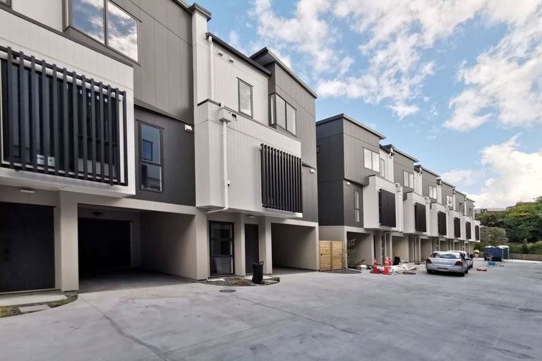 Photo of property in 12 Mina Way, Browns Bay, Auckland, 0630