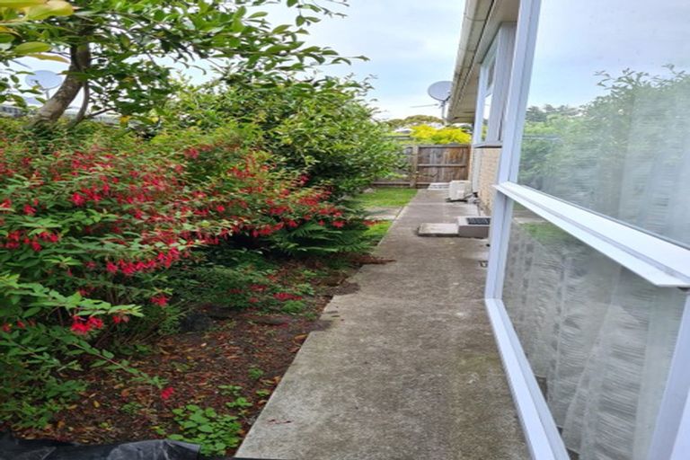 Photo of property in 17 Mckellar Place, Hornby, Christchurch, 8042