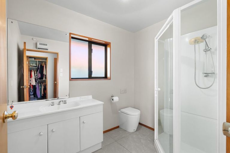 Photo of property in 8 Claverley Gardens, Avonhead, Christchurch, 8042