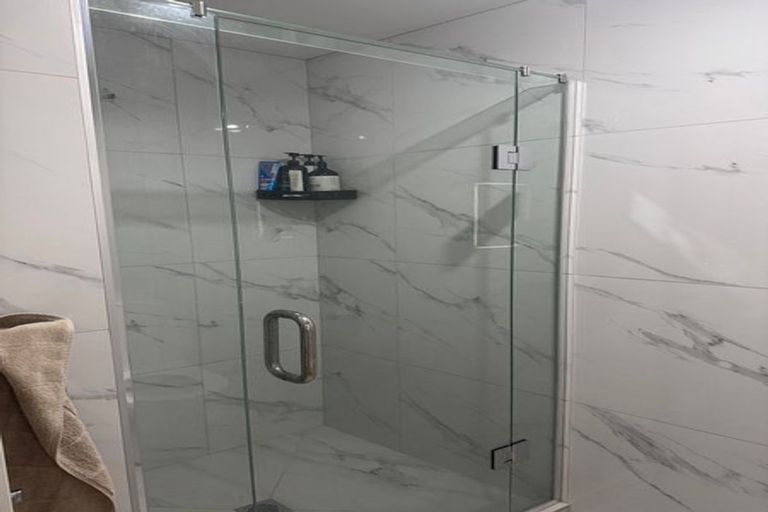 Photo of property in 5/9 Flanshaw Road, Te Atatu South, Auckland, 0610