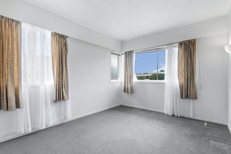 Photo of property in 9 Sutton Crescent, Papatoetoe, Auckland, 2025