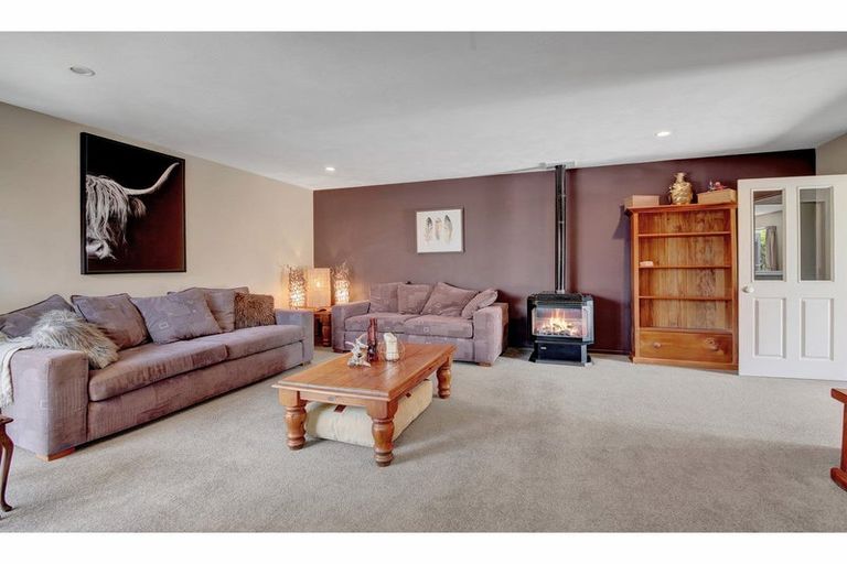 Photo of property in 16 Vanderbilt Place, Halswell, Christchurch, 8025