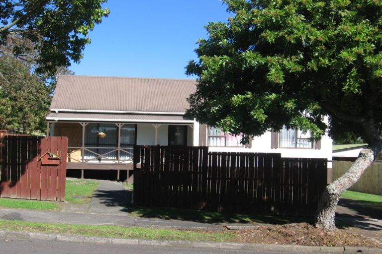 Photo of property in 2 Glucina Place, Glen Eden, Auckland, 0602
