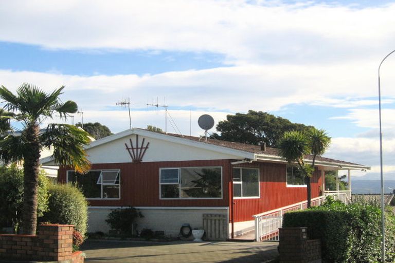 Photo of property in 2 Burns Road, Hospital Hill, Napier, 4110
