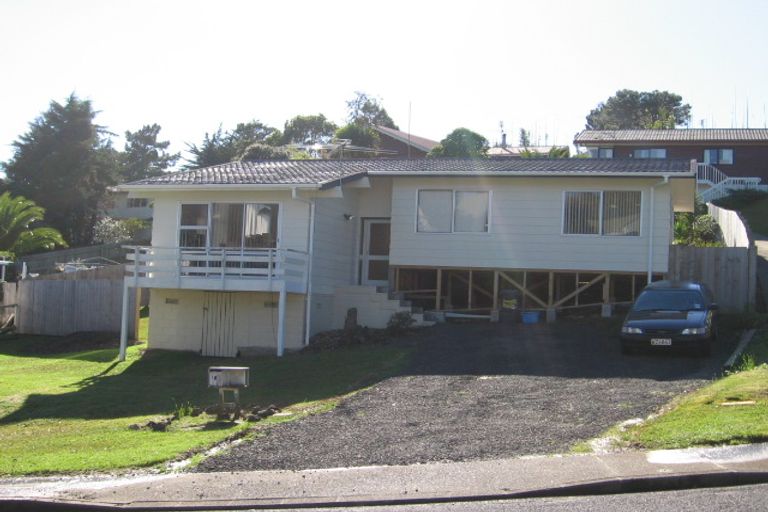 Photo of property in 18 William Hadlow Place, Hatfields Beach, Orewa, 0931