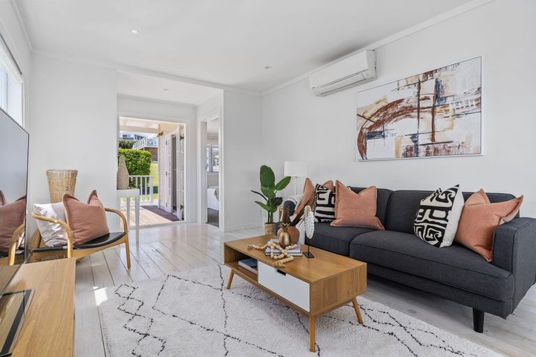 Photo of property in 12 Tindalls Bay Road, Tindalls Beach, Whangaparaoa, 0930