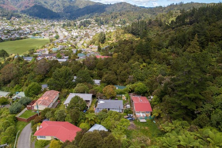 Photo of property in 11 Gribble Grove, Stokes Valley, Lower Hutt, 5019