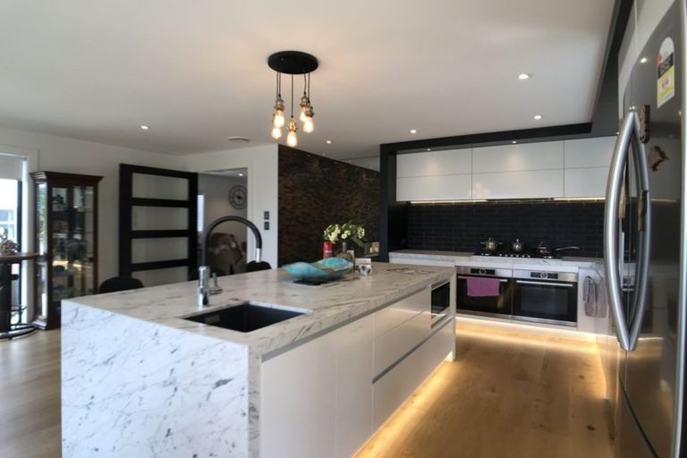 Photo of property in 2/92 Churchill Road, Murrays Bay, Auckland, 0630