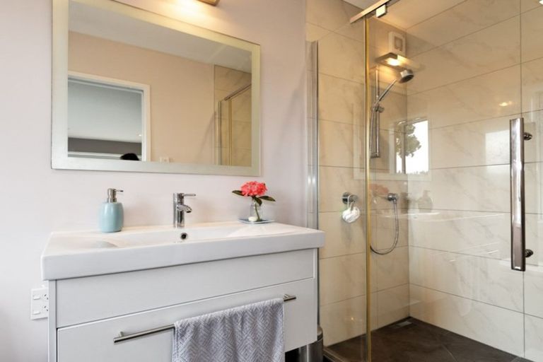 Photo of property in 28 Opou Road, Titirangi, Auckland, 0604