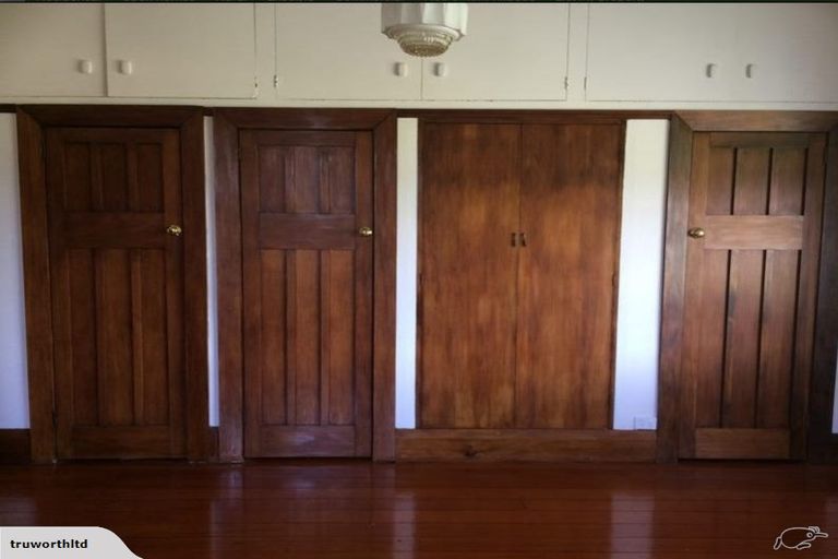 Photo of property in 2/4 Marine Terrace, Bayswater, Auckland, 0622