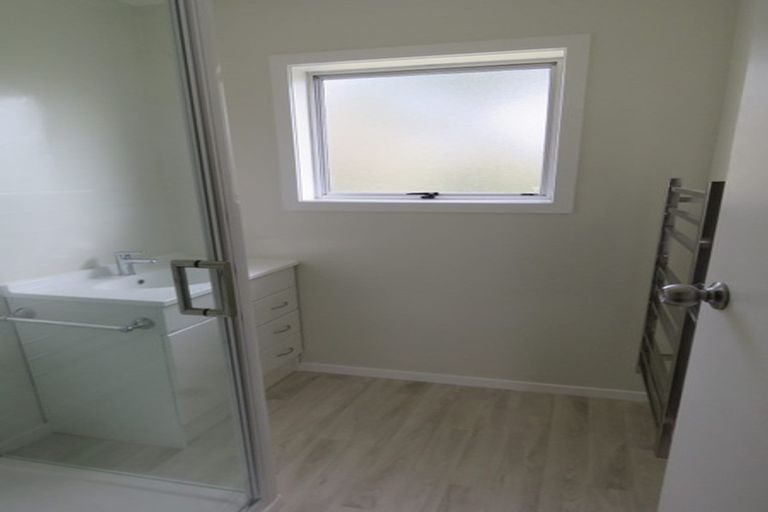 Photo of property in 2/95b Captain Scott Road, Glen Eden, Auckland, 0602