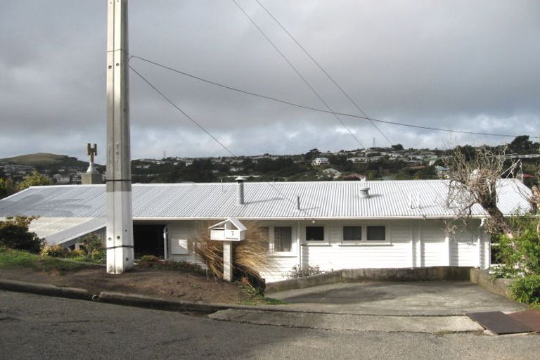 Photo of property in 7 Innes Way, Newlands, Wellington, 6037