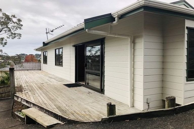 Photo of property in 2/60 Sycamore Drive, Sunnynook, Auckland, 0620