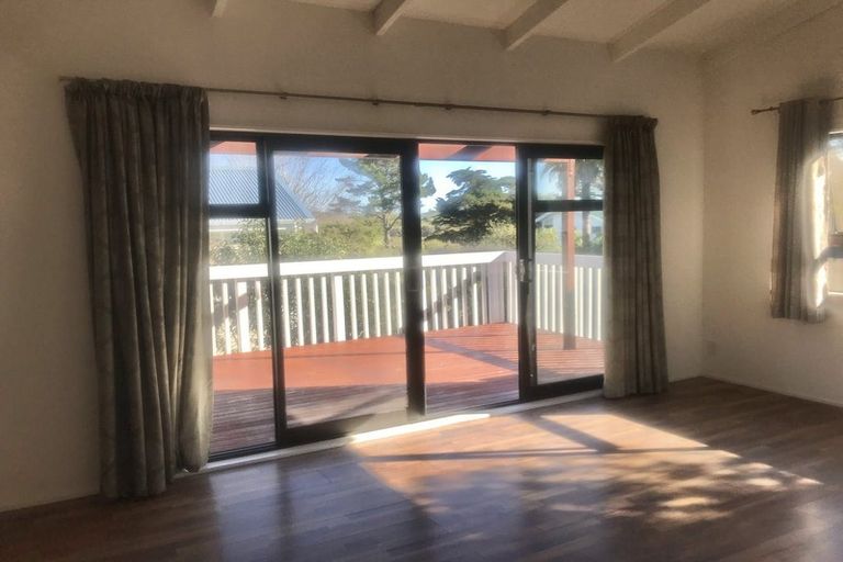 Photo of property in 17 Poplar Road, Stanmore Bay, Whangaparaoa, 0932