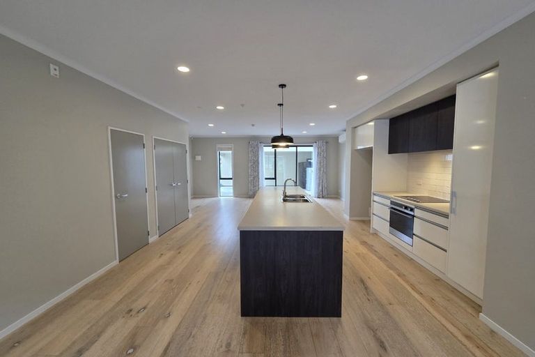 Photo of property in 213 Hobsonville Point Road, Hobsonville, Auckland, 0616