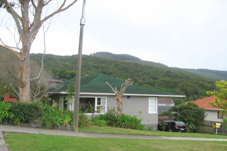 Photo of property in 77 Oriel Avenue, Tawa, Wellington, 5028