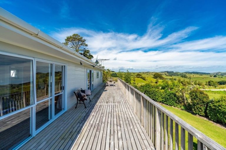 Photo of property in 18 Marohemo Road, Maungaturoto, 0583