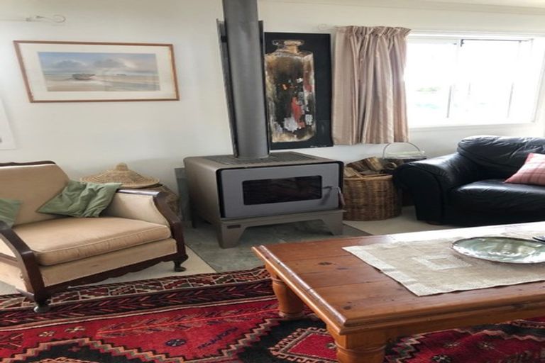 Photo of property in 737 State Highway 1, Te Horo, Otaki, 5581