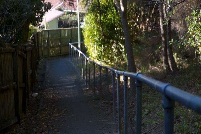 Photo of property in 2/36 Greenvalley Rise, Glenfield, Auckland, 0629