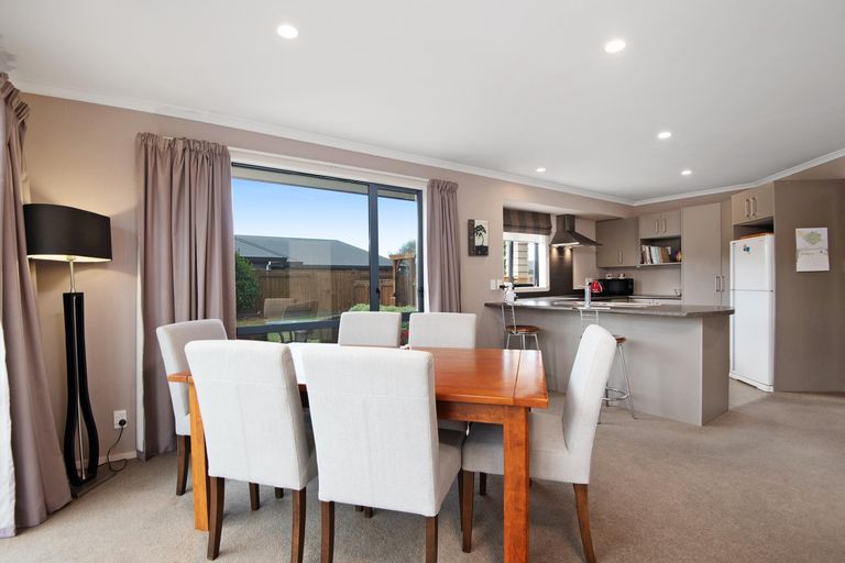 Photo of property in 20 Chestnut Close, Kelvin Grove, Palmerston North, 4414