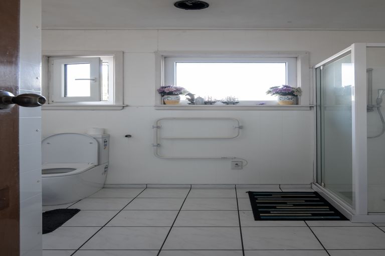 Photo of property in 37 Curletts Road, Sockburn, Christchurch, 8042