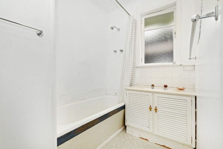 Photo of property in 57 Franklyn Road, Tawa, Wellington, 5028